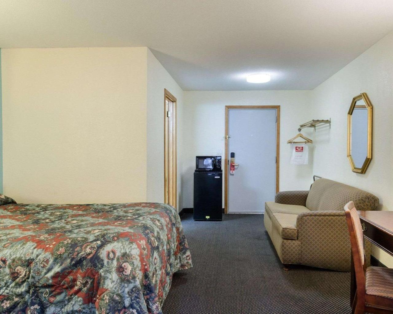 Red Roof Inn Sutton Exterior photo